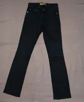 Celana jeans merk C2