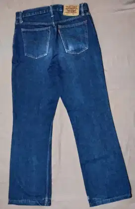 Celana jeans merk Levi's