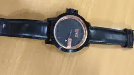 Jam tangan merk Levis warna hitam