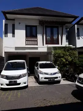 jual villa komplek lantai 2 di kuta badung