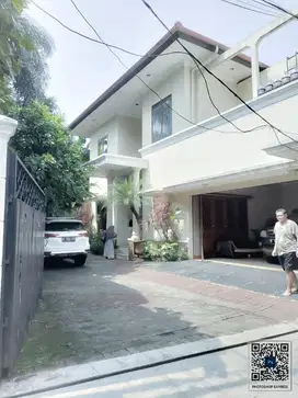Rumah Bagus Modern Minimalis, Area Kemang