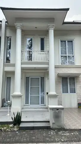 RUMAH CANTIK 2LANTAI DI VANYA PARK LOKASI BAGUS