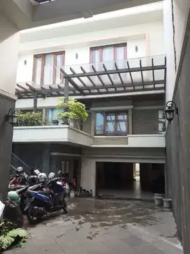 Dijual Rumah 4 Lantai Bagus Murah Jaksel