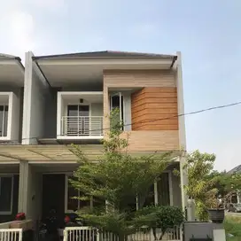 Dijual Rumah ada Kolam Renang Pribadi 2 Lantai Buduran