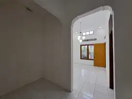 Dijual Rumah Bagus Unfurnished di Kawasan Pamulang