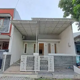 Dijual Rumah Full RENOVASI Lantai Full Granit Siap Huni
