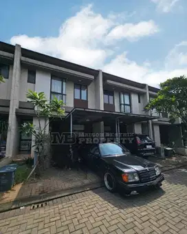 DIJUAL RUMAH NYAMAN DAN ADA  HALAMAN BELAKANG, VANYA PARK BSD2
