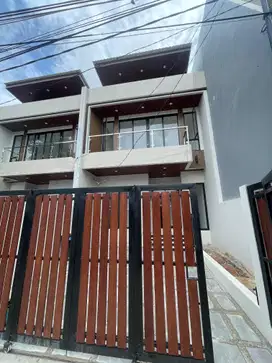 Rumah 2 Lantai Modern Kontemporer di Vila Dago Pamulang