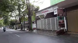 Dijual rumah usaha di Jl.Proklamasi 59 gresik Luas 236m LB 350m (2lt)