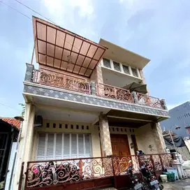 Rumah cantik mewah 2 Lt semi furnish di Mojolaban
