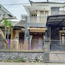 Rumah second bagus terawat 2 Lt di Gentan Baki