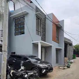 RUMAH 2 LANTAI NEMPEL ALUN - ALUN GDC