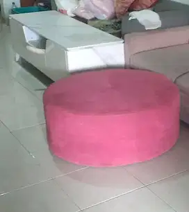 Sofa bulet, dan tv, meja sudut