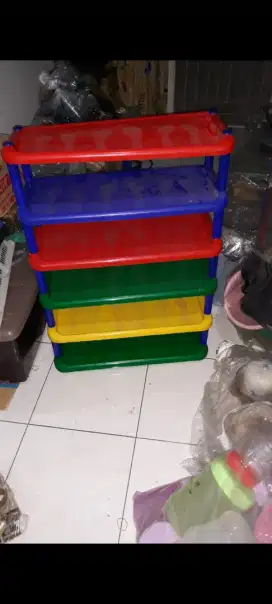Rak sepatu plastik 5 tingkat seperti baru Rp 200.000
