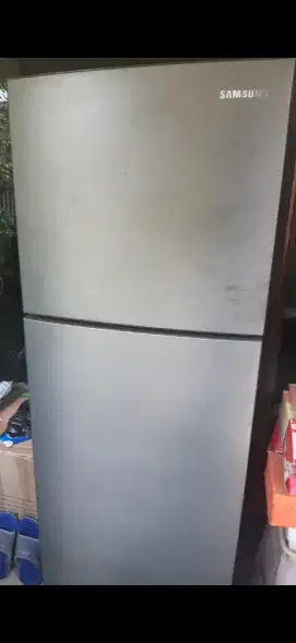 Kulkas Samsung 2 pintu type RT2ASR