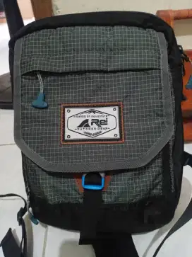 Tas slingbag pria