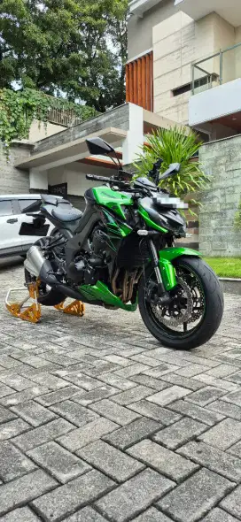 Kawasaki Z1000 sugomi, th reg 2022, odo 1 rb perak
