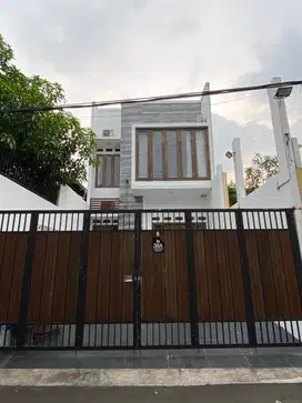 Rumah 2,5 lantai jaticempaka jatiwaringin pondok gede bekasi dekat tol