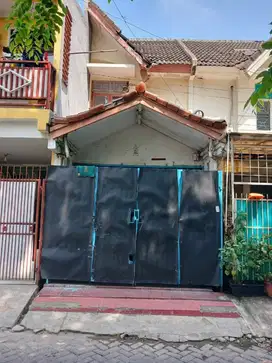 Rumah 2 lantai, cocok untuk usaha di Taman Palem