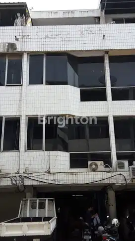 RUKO SIAP PAKAI DI PANGERAN JAYAKARTA JAKARTA PUSAT