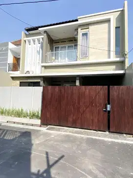 Rumah mewah 2 lantai furnish di gentan