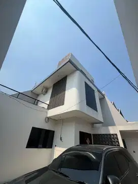 Rumah Hook Mewah Bagus Siap Huni di Kavling DKI Meruya