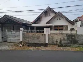 Dijual Rumah Hitung Tanah di Jatinegara, Jakarta Timur, Lt 228m2.