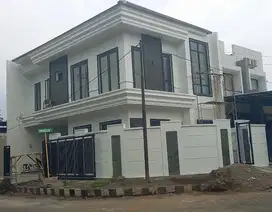 langsung dibeli yuk rumah mewah american style di jemursari