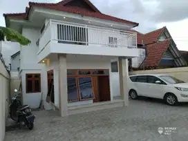 Rumah 2 lantai Dijual, di Seminyak