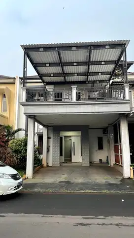 RUMAH DI GRAND WISATA ADA KOLAM RENANG JUAL CEPAT