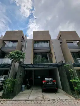 Rumah 3lantai, dalam townhouse, lokasi Lebak Bulus Jakarta Selatan