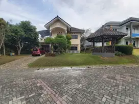 Villa Terawat di Villa Kusuma Estate Dekat Museum Angkut Lokasi Nyaman