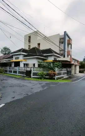 STRATEGIS Rumah kost Bunga Dewandaru suhat