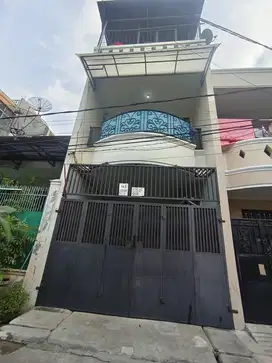 Disewakan rumah siap huni 3 1/2 lantai di Pademangan Timur JakUt