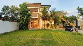 Rumah mewah furnish kolam renang dekat bandara solo