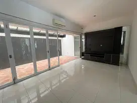 Dijual Rumah Semi Furnished dlm cluster di Emerald Bintaro OM-16242Ad