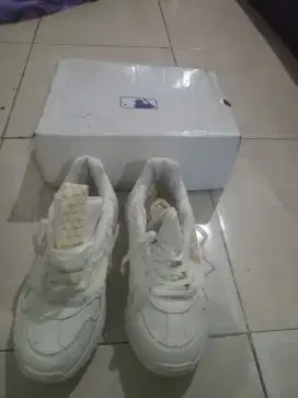 sepatu mantap . ukuran 42