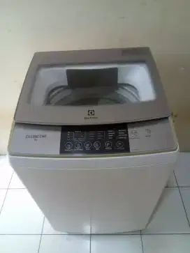 Mesin cuci 1 tabung otomatis Merk electrolux