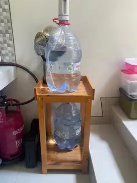 Rak galon kayu minimalis