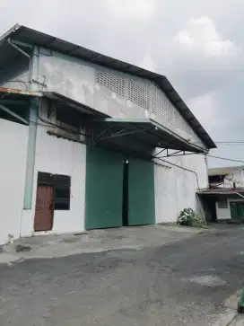 DISEWAKAN GUDANG SIAP PAKAI EX GUDANG BESI READY CRANE LOKASI MANTAP