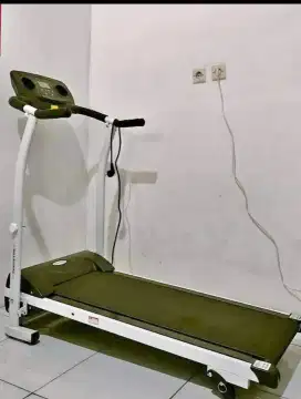 Treadmill elektrik bekas display toko