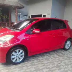 Toyota Yaris E 2012 ( Low KM !!! )