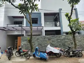 Hunian hommy 2 lantai kawasan Fajar Indah Baturan Colomadu
