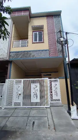 Dijual rumah baru 2 lantai siap huni lokasi bagus luas 65m2 nego