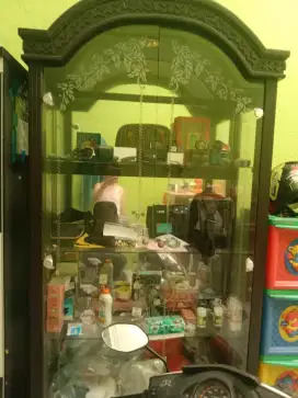 Di lelang semuah