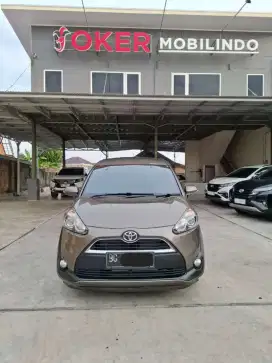 Toyota Sienta 1.5 V AT, 2016