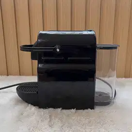 Mesin Kopi NESPRESSO Inissia Coffee Machine, Black