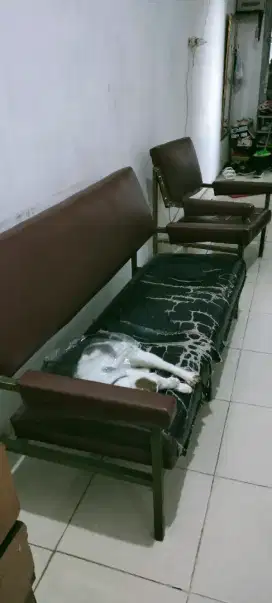 Dijual kursi besi