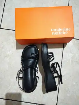 Sepatu sandal platform, empuk nyaman dipakai merk tangerine merch