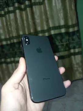 iPhone X 64gb •